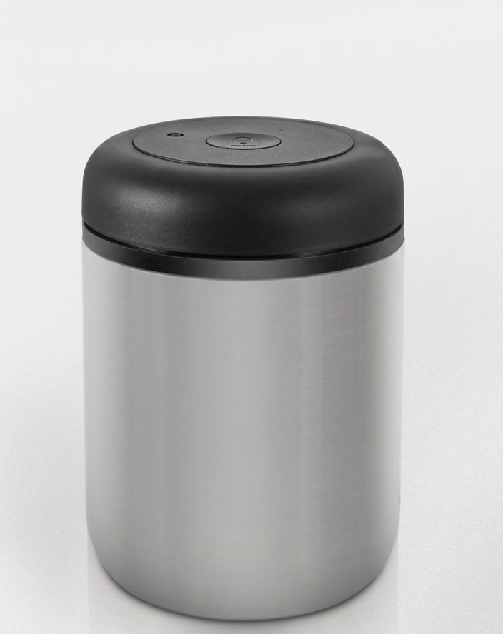 Vacuum canister