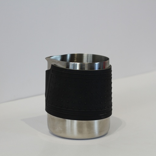 wholehand grip pitcher