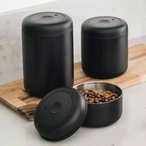 Vacuum canister